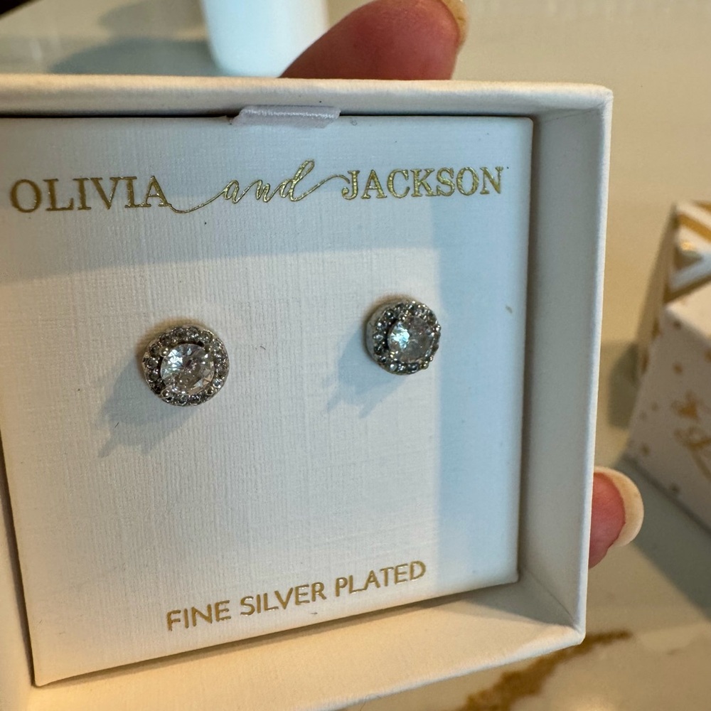 Earring 3 pc Gift Set 🎁 - Picture 5 of 9